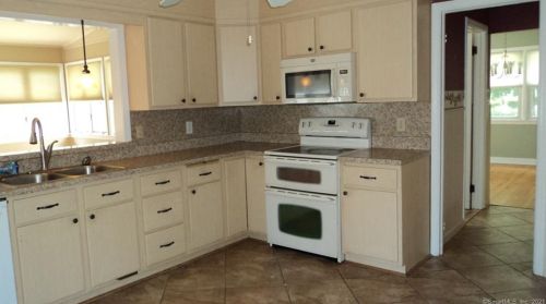 18 Rosemary Dr, Bridgeport CT  06606-2001 exterior