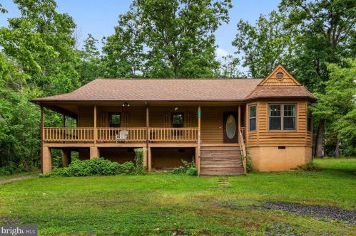 1226 Lakeview Pkwy, Locust Grove, VA 22508-5232