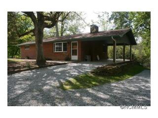 32 Horseshoe Dr, Hendersonville, NC 28791-8704