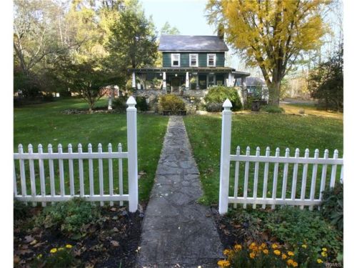51 Woodside Dr, Warwick, NY 10990-1039