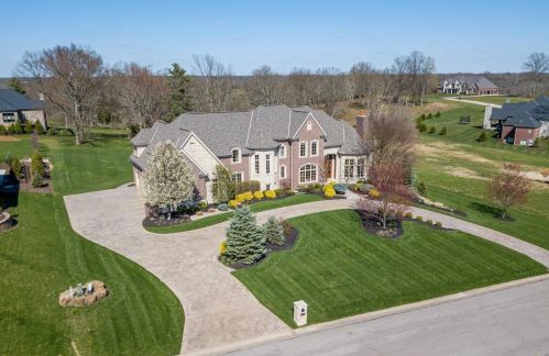 7934 Ayers Rd, Cincinnati, OH 45255-5115