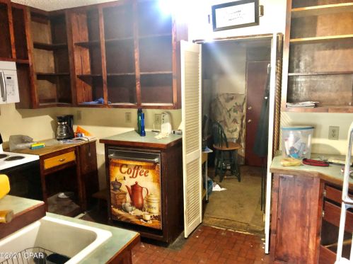 3006 8th St, Marianna FL  32446-1901 exterior