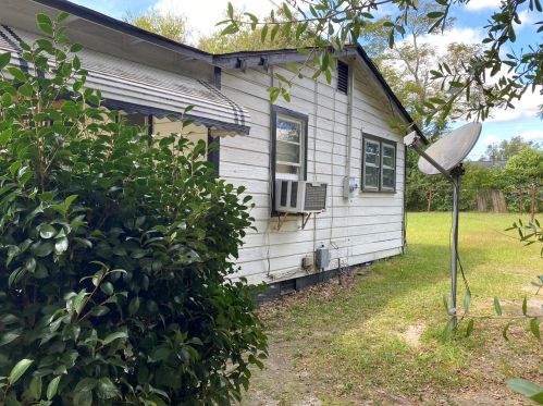 35 Lodge Cir, Blackville, SC 29817-2731