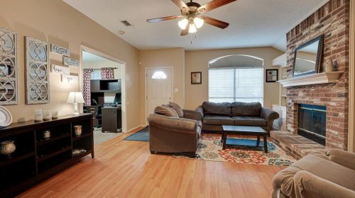 801 Applewood Dr, Cedar Hill TX  75104-2905 exterior