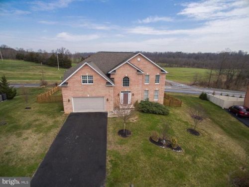 1935 Castlegreen Dr, Upton, PA 17225-9213