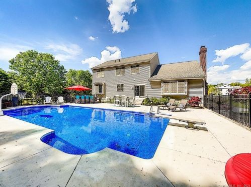 207 Mountain St, Ellington, CT 06029-4312