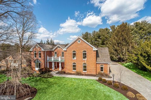 10116 Nedra Dr, Great Falls, VA 22066-2835