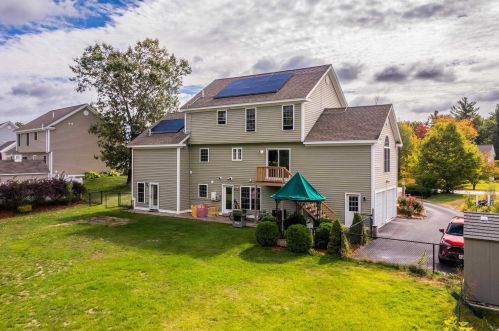 22 Pond Rd, Raymond, NH 03077-2632