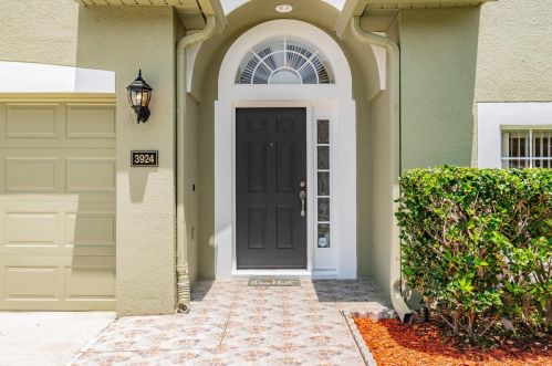 3924 Andover Cay Blvd, Orlando, FL 32825-2739