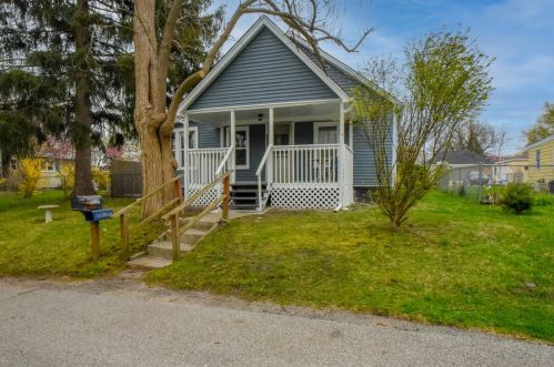 1307 Jackson St, Hobart, IN 46342-3345