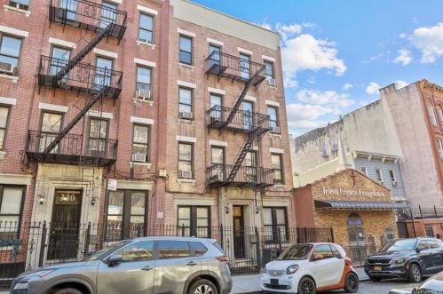 318 151st St, Bronx NY  10451-5123 exterior