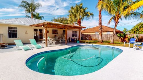 2049 Aguero St, Fort Pierce, FL 34953-1704