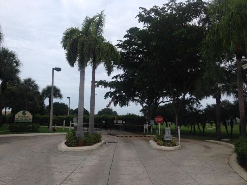 919 Meadows Cir, Boynton Beach FL  33436-8929 exterior