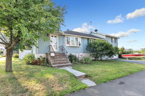 7 Chester St, Milford, CT 06460-7428