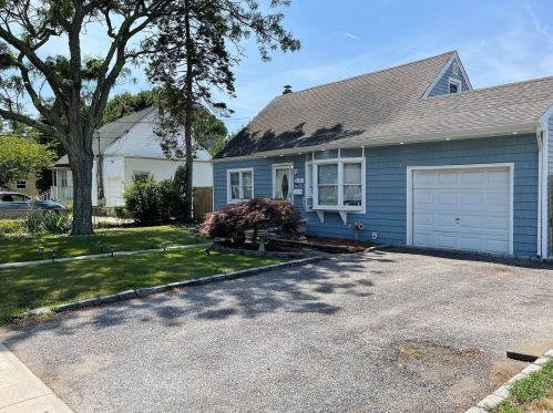 1185 Strong Ave, Copiague, NY 11726-3434