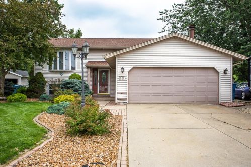 520 Northgate Dr, Dyer, IN 46311-1145