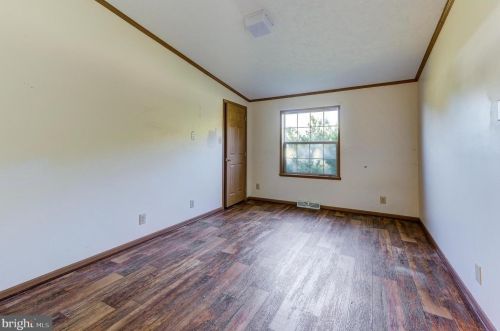 1356 Kings Hwy, Pilesgrove NJ 08098-2517 exterior