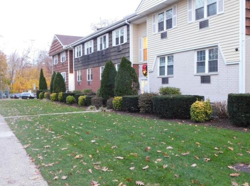81 Lorraine Ter, Mount Vernon, NY 10553-1235