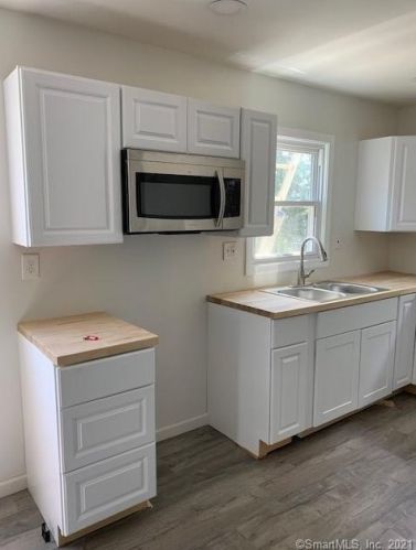 34 Norman St, Manchester CT  06040-6114 exterior