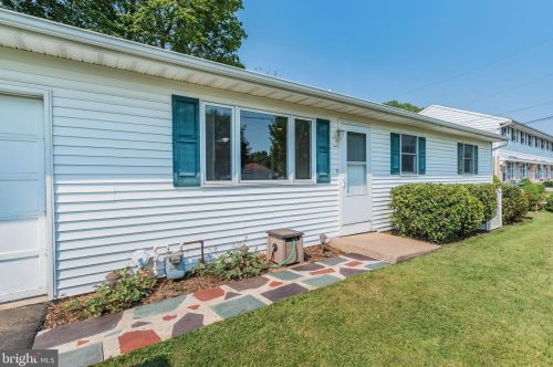 439 Berkshire Ln, Navy Sup Dpt, PA 17050-2879