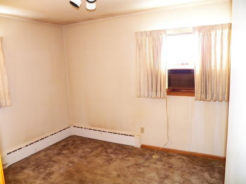 3360 Honey Crk Dr, Milwaukee WI 53221-4062 exterior