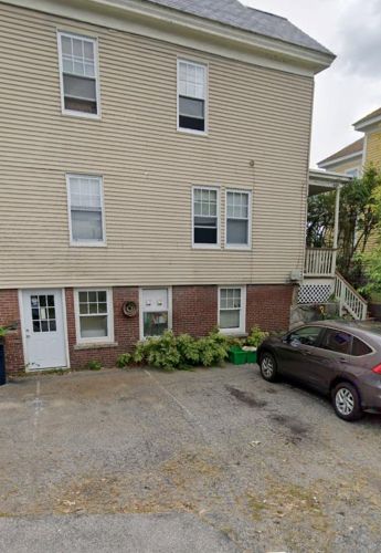 28 Abbott St, Nashua NH  03064-2181 exterior