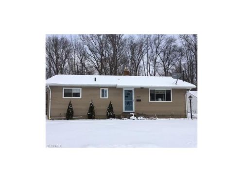 3445 Curtis St, Mogadore, OH 44260-1009