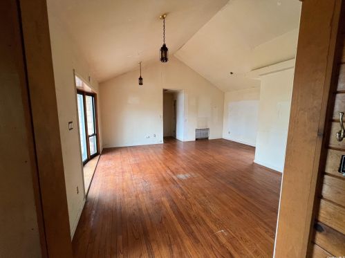7 Weinmann Blvd, Huntington Station, NY 11747-4126