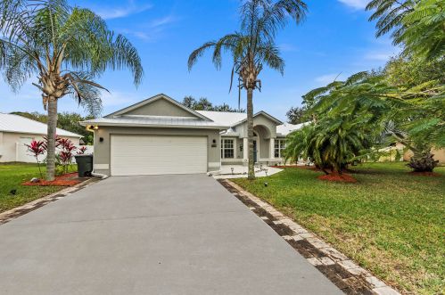 2601 Palm Lakes Ave, Fort Pierce, FL 34981-5041
