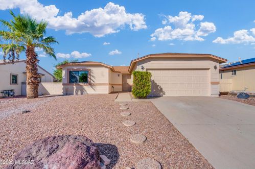 5841 Moonbrook Rd, Tucson, AZ 85741-5210