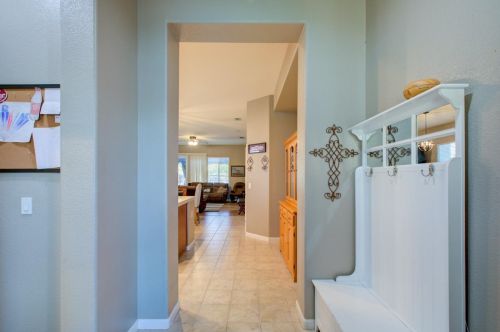 691 Anna Dr, Ripon, CA 95366-9396
