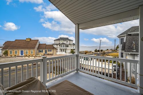 1204 Capstan Dr, Lacey, NJ 08731-2018