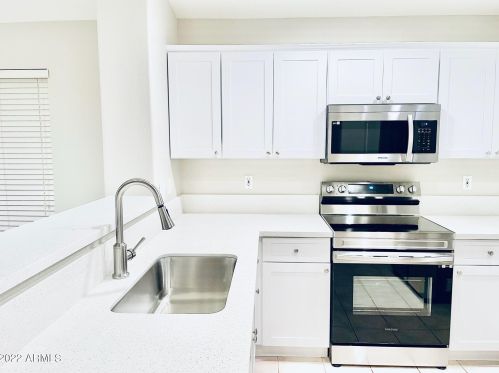 10159 Knowles Ave, Mesa, AZ 85209-1294