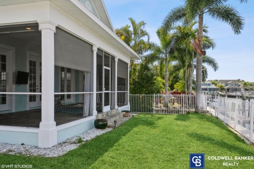 420 Islebay Dr, Ruskin FL  33572-3331 exterior