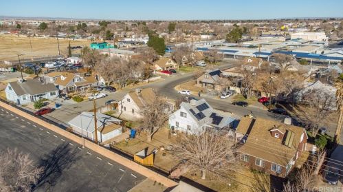 44327 Heaton Ave, Lancaster CA 93534-4337 exterior