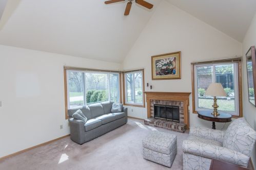 13602 Fountain Ct, Waukesha, WI 53151-3975