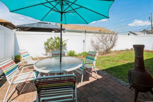 835 Washington Ave, Westbury NY  11590-6013 exterior