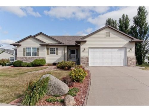 610 Hillview Dr, Fairfax, IA 52228-9611