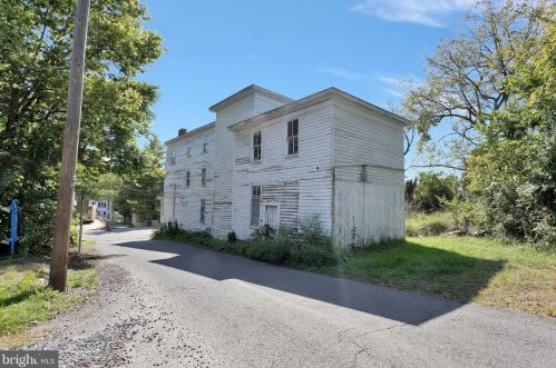 310 Main St, Edinburg VA  22824-9439 exterior