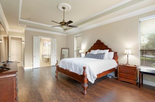 2209 Roadrunner Dr, Lewisville TX  75022-7885 exterior