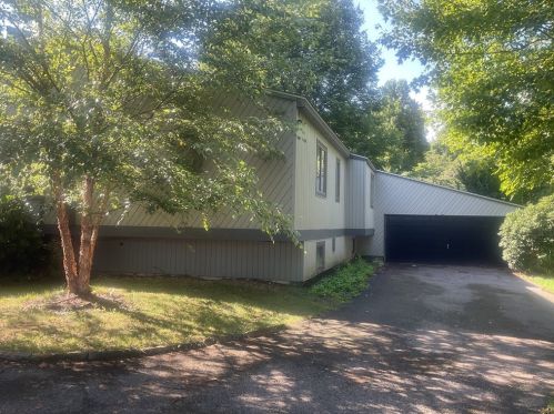 146 Washington Dr, Fayette City, PA 15438-1247