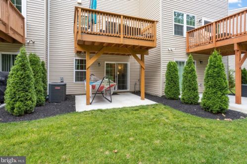 182 Nathan Dr, Riverton NJ  08077 exterior
