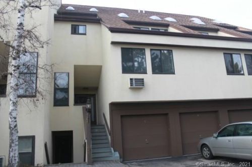 89 Harbor Dr, Stamford, CT 06902-7449