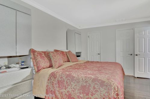 251 Tulip Ln, East Freehold NJ  07728-4033 exterior