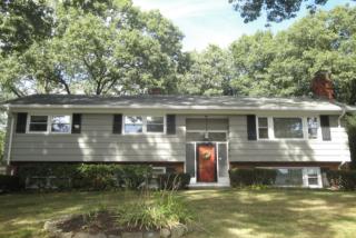 33 Yorktown Cir, Bridgeport, CT 06611-2256
