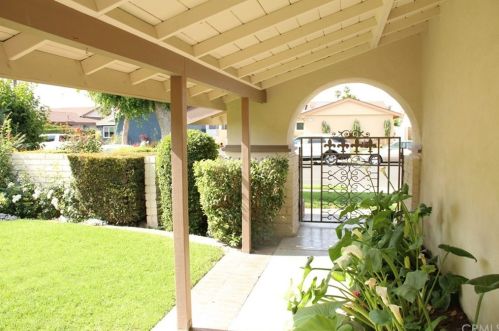 4564 Ironwood Ave, Seal Beach, CA 90740-2928