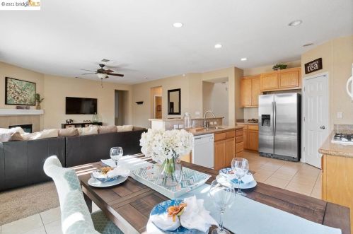 42 Vitruvius Ct, Oakley CA  94561-1778 exterior
