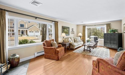 2 Standish Ln, Winchester MA 01890-4043 exterior