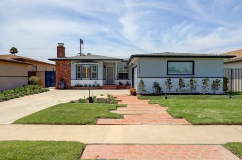 12923 Purche Ave, Gardena, CA 90249-1638