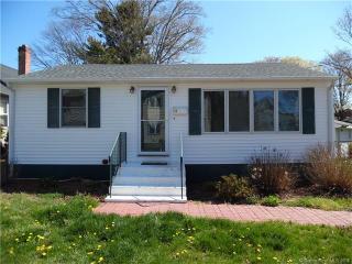 11 Berger St, Branford CT  06405-4803 exterior